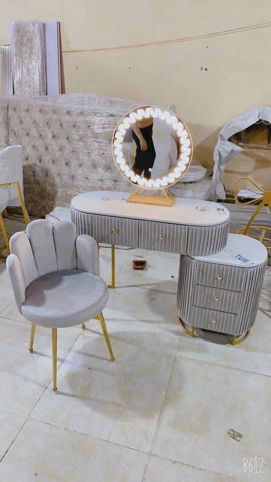 Tủ bàn trang điểm gương tròn kiểu cách, đèn led, tone trắng xám
