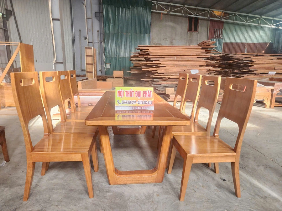 Bàn ăn gỗ dổi