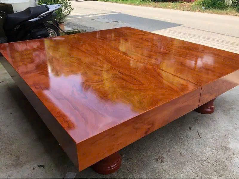 Phản chiếu ngựa gỗ Hương đá