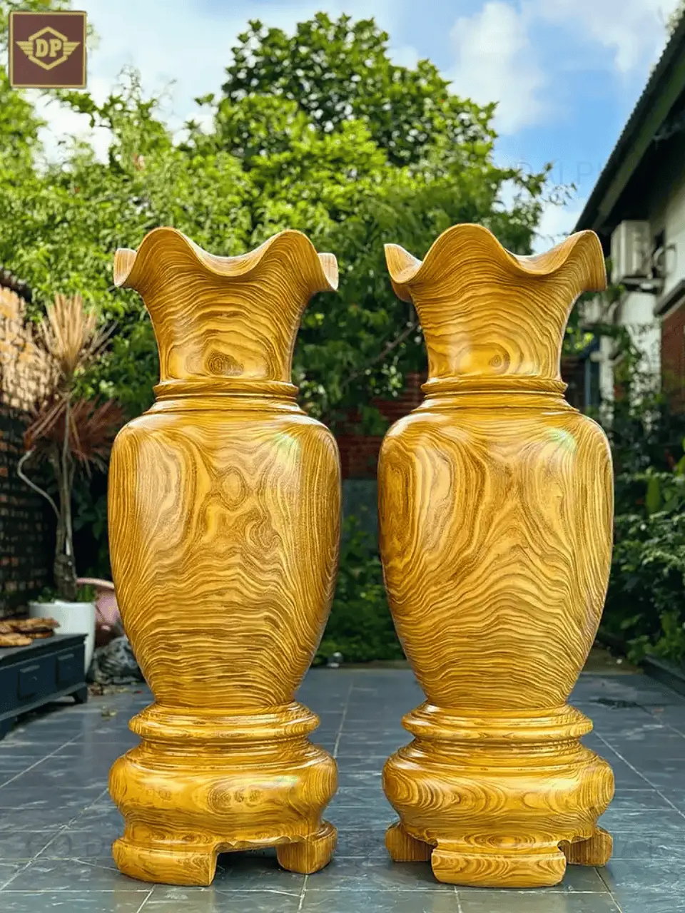 Đôi lục bình gỗ cẩm vàng sang trọng, thu hút tài lộc